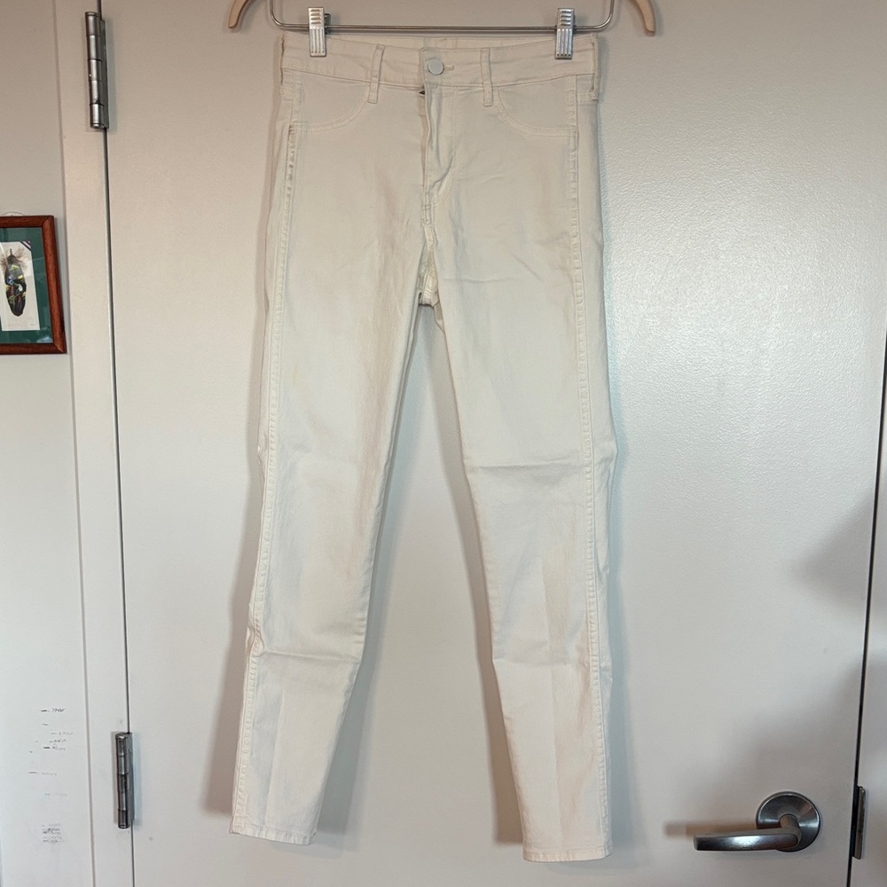 H&M Women's Ankle Jeans in Cream